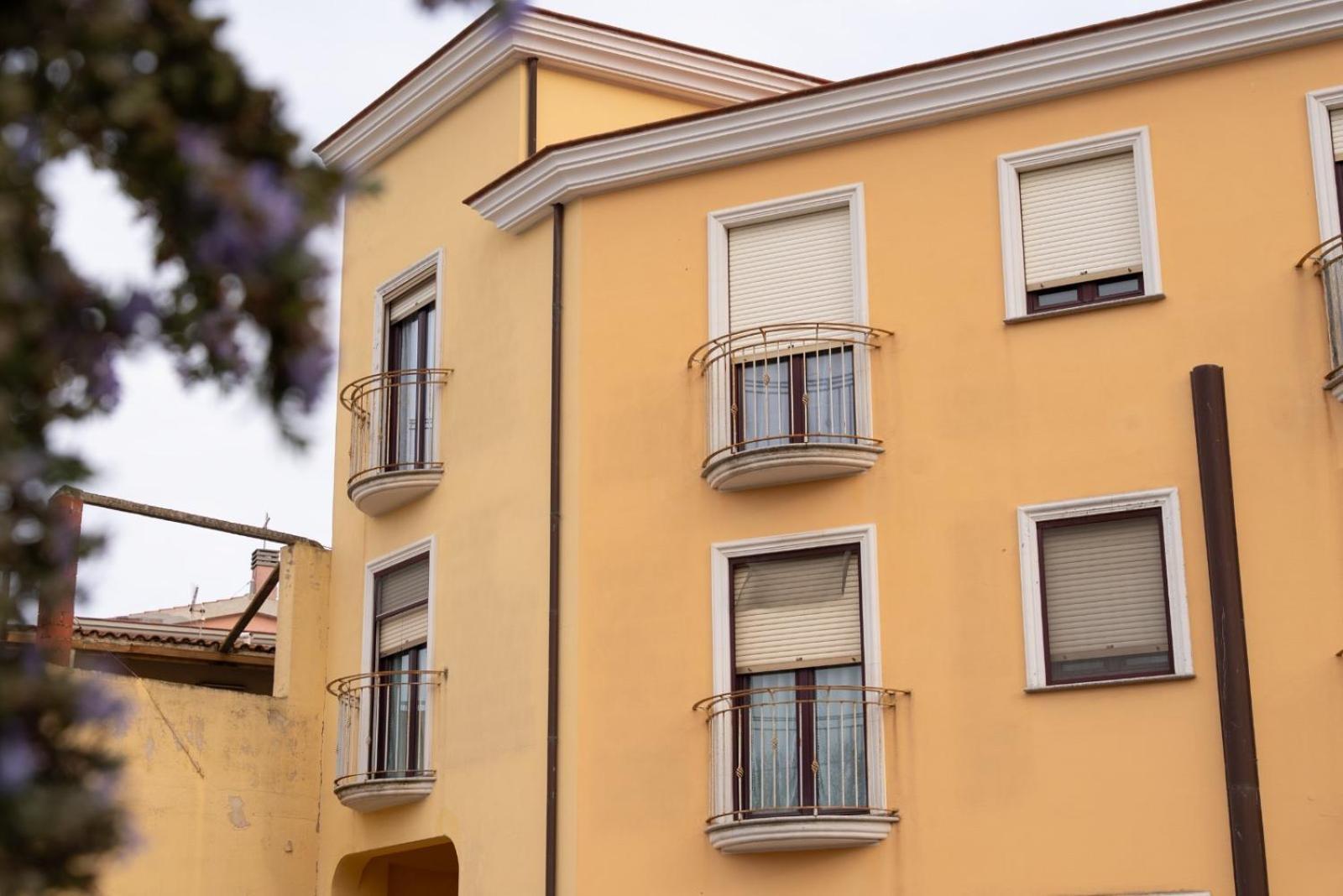 Appartamento In centro Tortolì Esterno foto